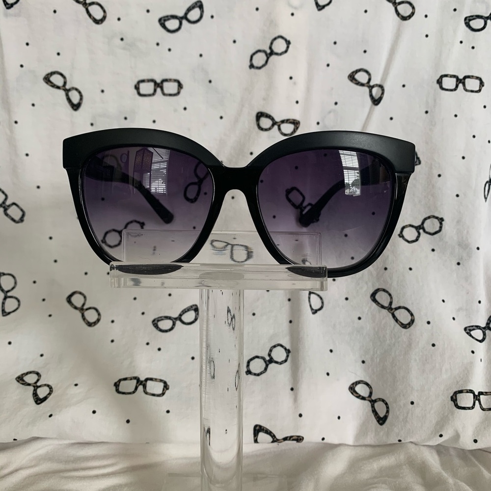 Kenneth Cole Reaction sunglasses